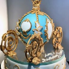 Royal Carriage Cake Blue side